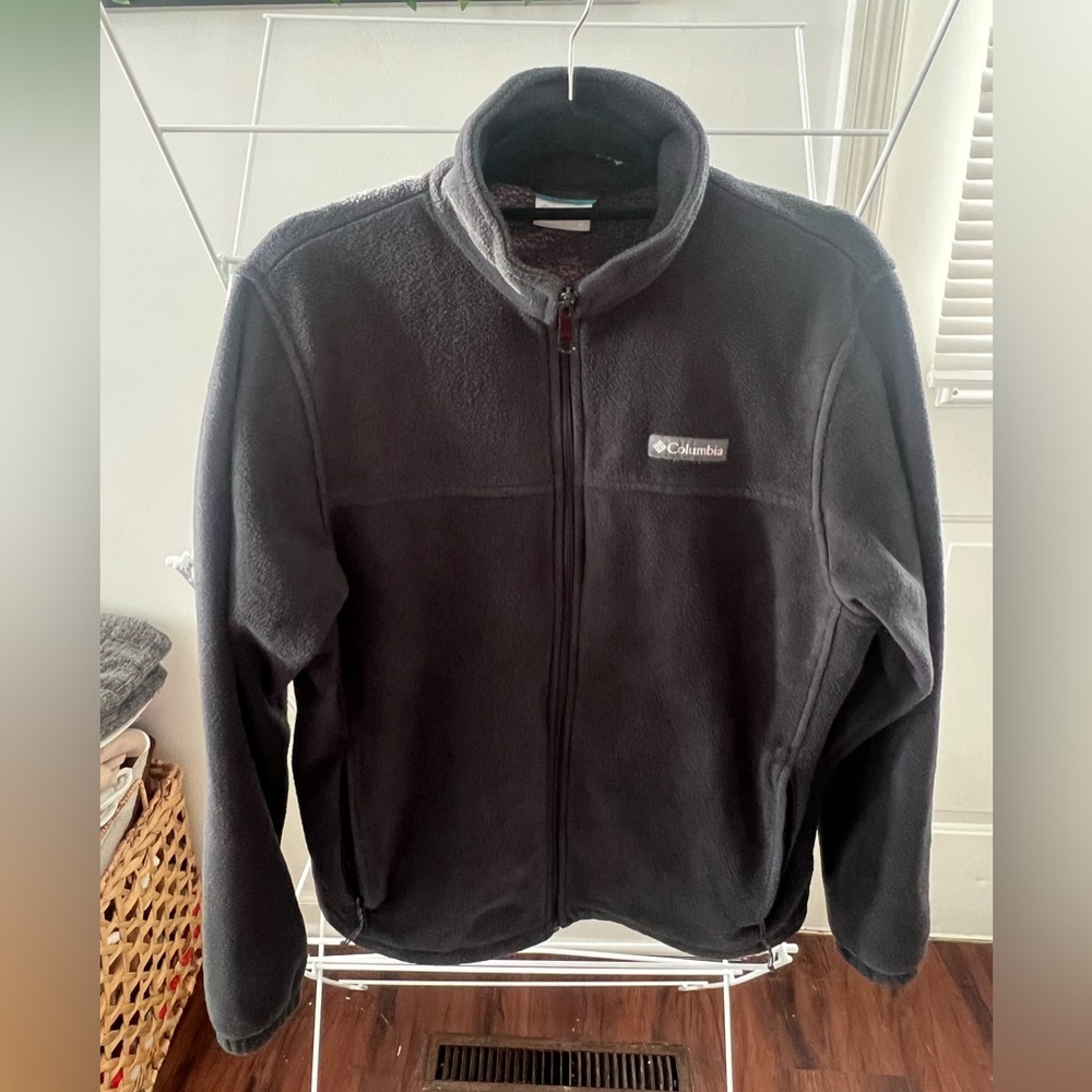 Columbia fleece, used but in still great condition. Men’s size Medium.